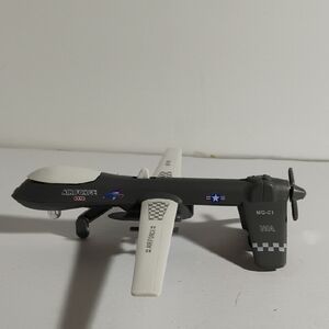 Air Force8270  MQ-1C Model Predator Drone Pullback Lights Sound 1:41 Scale